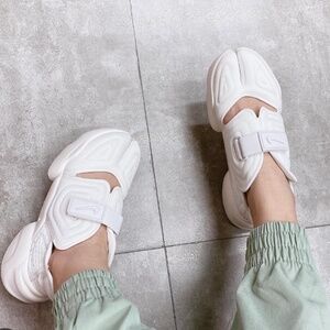 NIKE AIR RIFT SPLIT-TOE TABI SNEAKER NEW